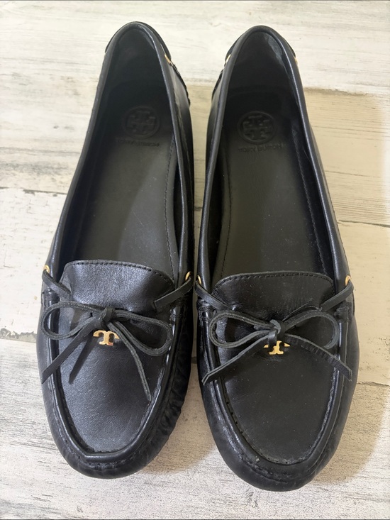 Tory Burch Shoes - Tory Burch Black Leather Bow-Trim Driving Loafers with Gold Logo